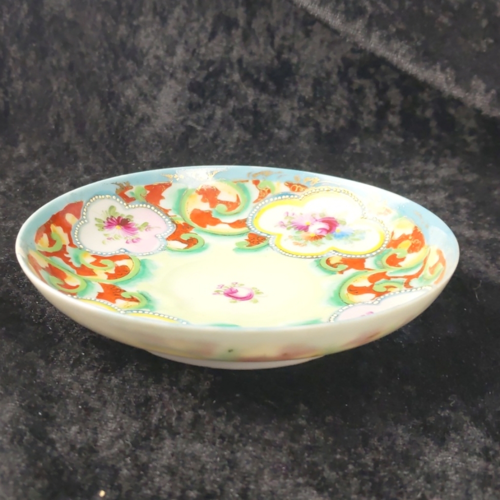 Beautiful vintage Handpainted saucers - Picture 7 of 9